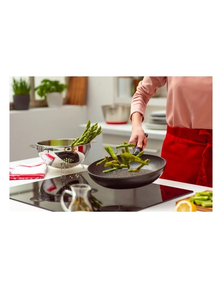 Fissler Adamant Comfort 24cm Non-Stick Deep Fry Pan 4 Fissler Adamant Comfort 24cm Non-Stick Deep Fry Pan - Image 2