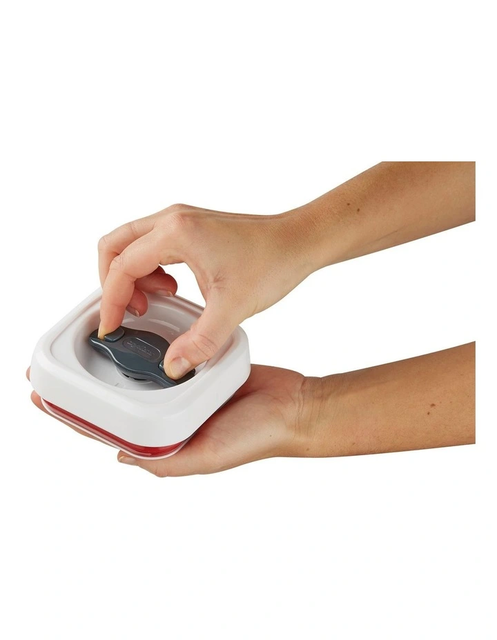 Zyliss Twist & Seal 2.3L Tall Square Container 5 Zyliss Twist & Seal 2.3L Tall Square Container - Image 3