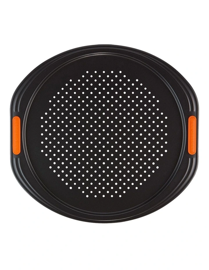 Le Creuset Toughened Non Stick 33cm Pizza Tray In Black 4 Le Creuset Toughened Non Stick 33cm Pizza Tray In Black - Image 2