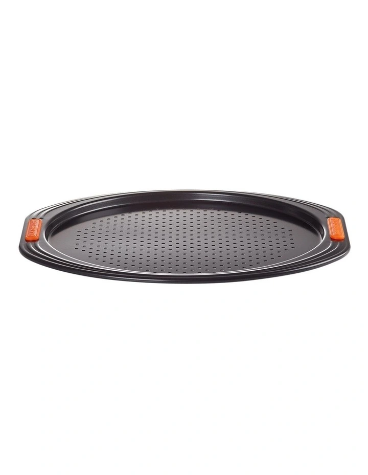 Le Creuset Toughened Non Stick 33cm Pizza Tray In Black 5 Le Creuset Toughened Non Stick 33cm Pizza Tray In Black - Image 3