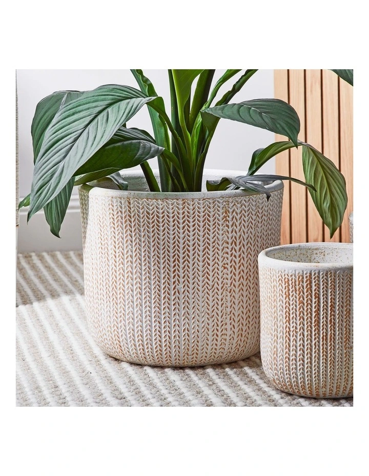 Izzy Terracotta Planter Pots Set Of 3 In Bronze 6 Izzy Terracotta Planter Pots Set Of 3 In Bronze - Image 4