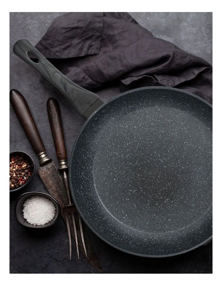 Forged Frying Pan 30cm In Black 6 Forged Frying Pan 30cm In Black - Image 4